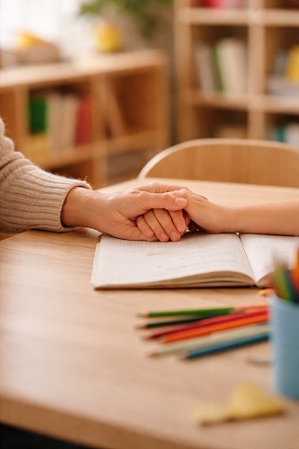 Accompagnement personnalisé d'un enfant pour améliorer concentration et confiance